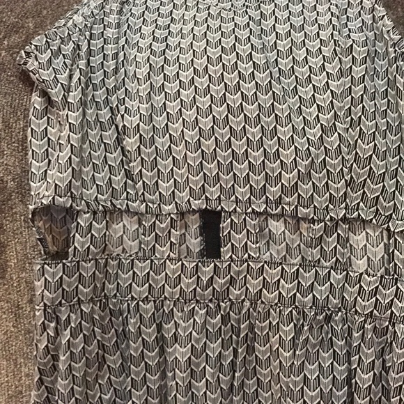 H and m cut out geometric dress. Size xsmall - Picture 2 of 3